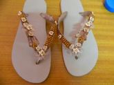 Chinelo Havaianas bordado com miçangas.