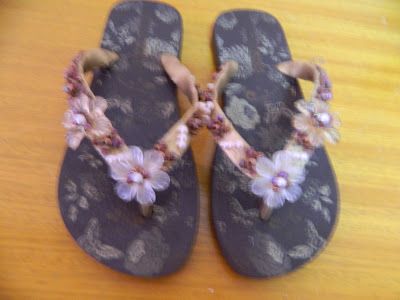Chinelo Havaianas bordado com miçangas.