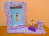 Porta-retrato com porta-caneta.