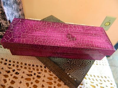 Caixa com cobertura craquelada.